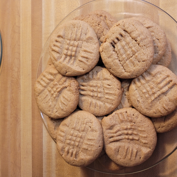 4-Ingredient Keto Peanut Butter Cookies