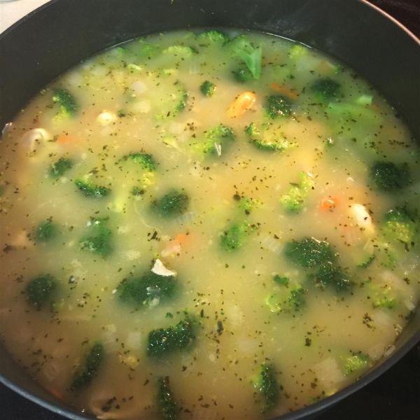 Chicken Tortellini Soup with Broccoli