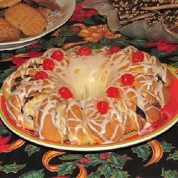Swedish Tea Ring with Pecans