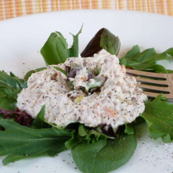 Creamy and Crunchy Tuna Salad Supreme