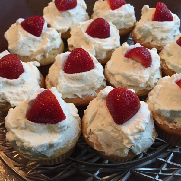 Honey Cupcakes with Strawberries