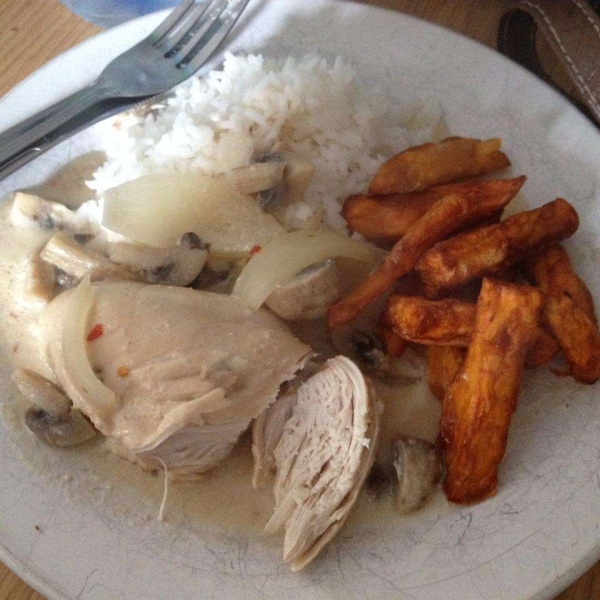 Mushroom Chicken in Sour Cream Sauce