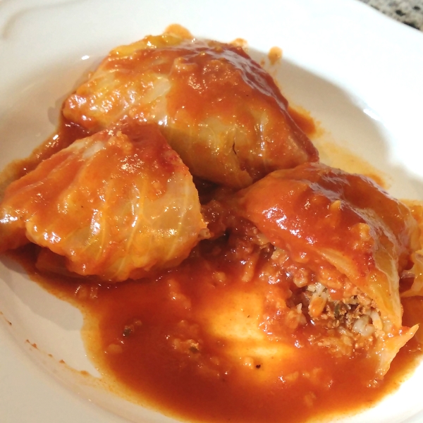 Stuffed Cabbage Rolls with Tomato Sauce