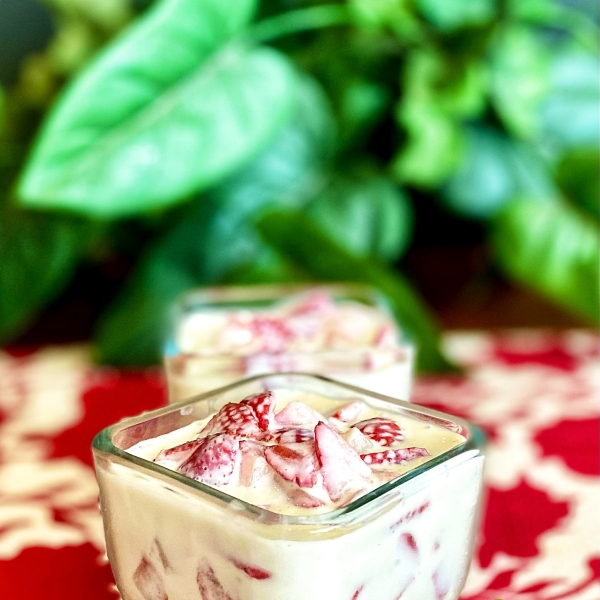 Fresas con Crema (Mexican-Style Strawberries and Cream)