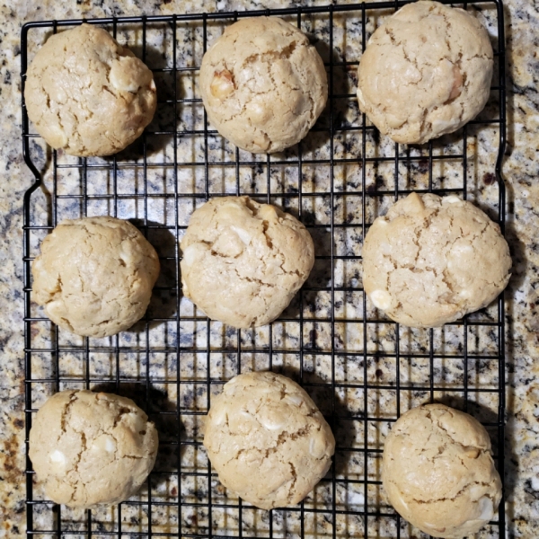 White Chocolate-Macadamia Nut Oatmeal Cookies