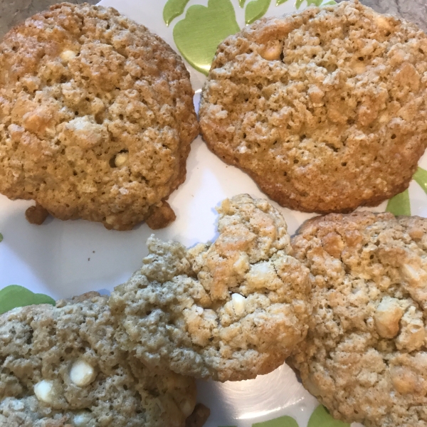 White Chocolate-Macadamia Nut Oatmeal Cookies