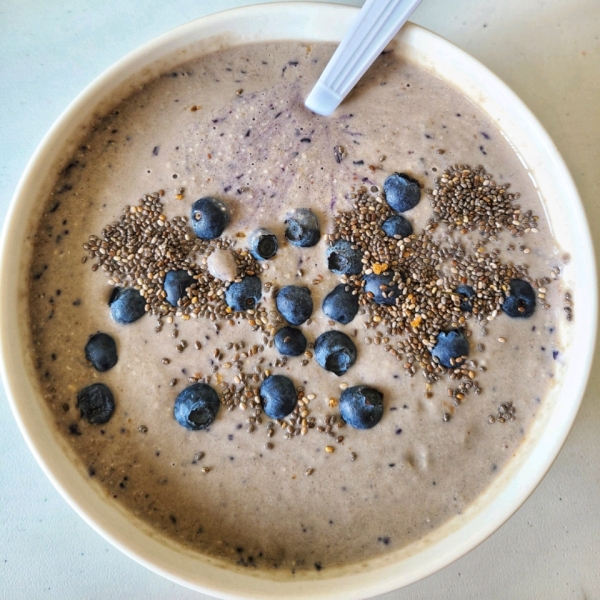 Overnight Oats Blueberry Smoothie Bowl