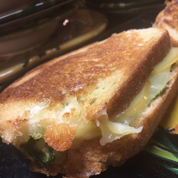 Pesto Grilled Cheese Sandwich