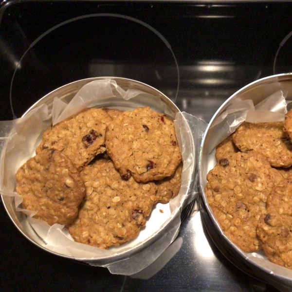 Thin and Crispy Oatmeal Raisin Cookies