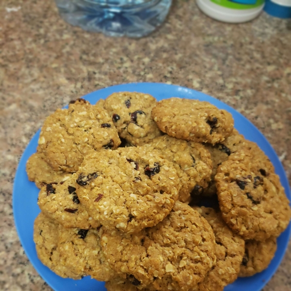 Thin and Crispy Oatmeal Raisin Cookies