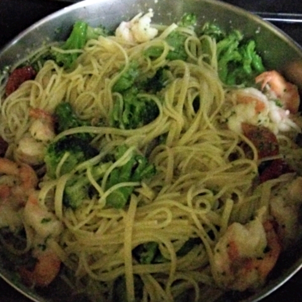 Shrimp, Broccoli, and Sun-dried Tomatoes Scampi with Angel Hair