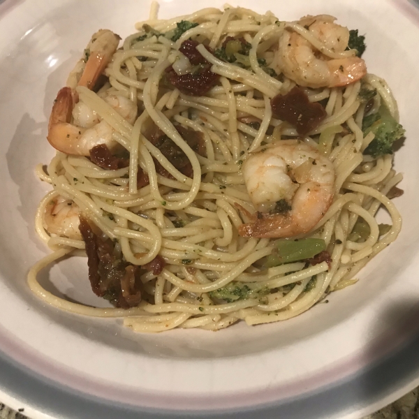 Shrimp, Broccoli, and Sun-dried Tomatoes Scampi with Angel Hair