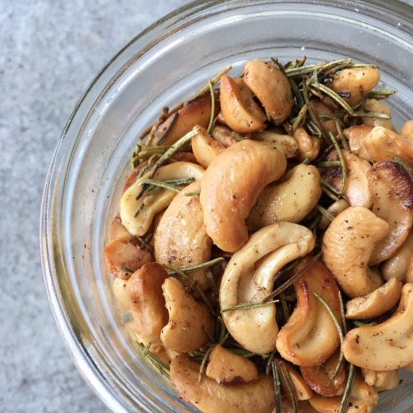 Roasted Rosemary Cashews