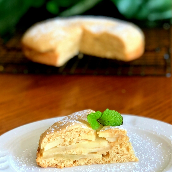 Traditional Irish Apple Cake