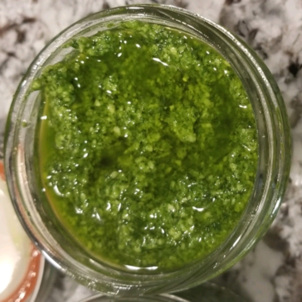 Simple Garlic and Basil Pesto