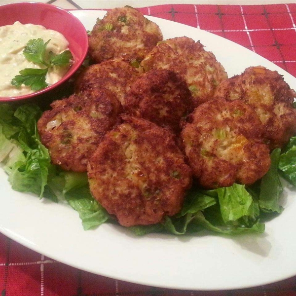 Mini Crab Cakes with Curried Tartar Sauce