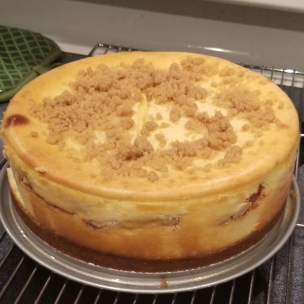 Delicious Apple Streusel Cheesecake