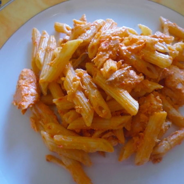 Quick Pasta with Salmon and Tomatoes in Cream Sauce