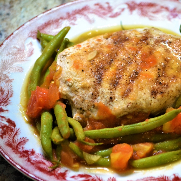 Cinnamon Pork Chops with Green Beans and Tomatoes