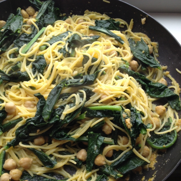 Easy Vegan Pasta with Kale and Chickpeas