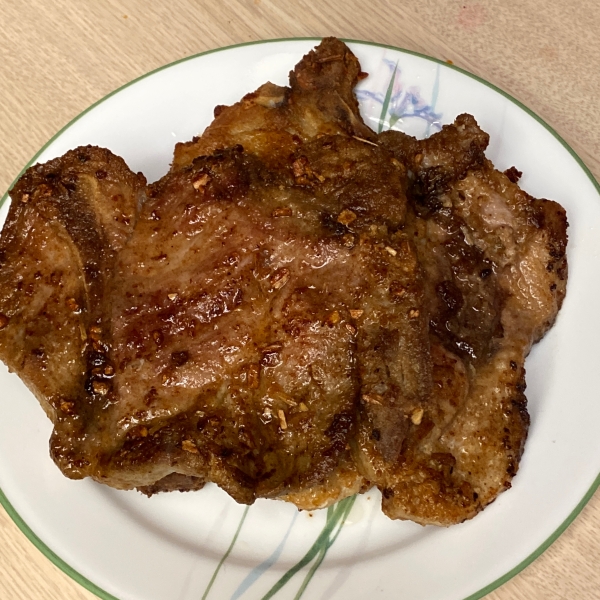 Onion Pan-Fried Pork Chops