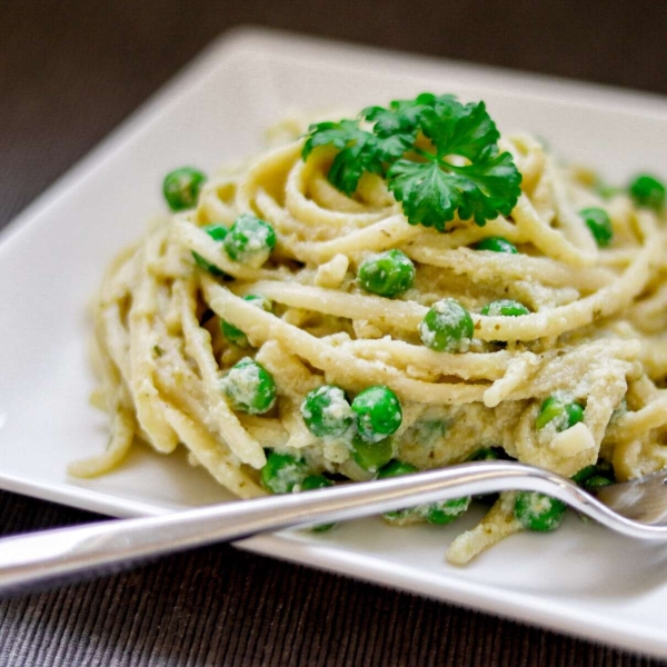 Instant Pot Linguine with Pesto and Peas