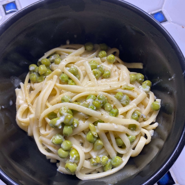 Instant Pot Linguine with Pesto and Peas