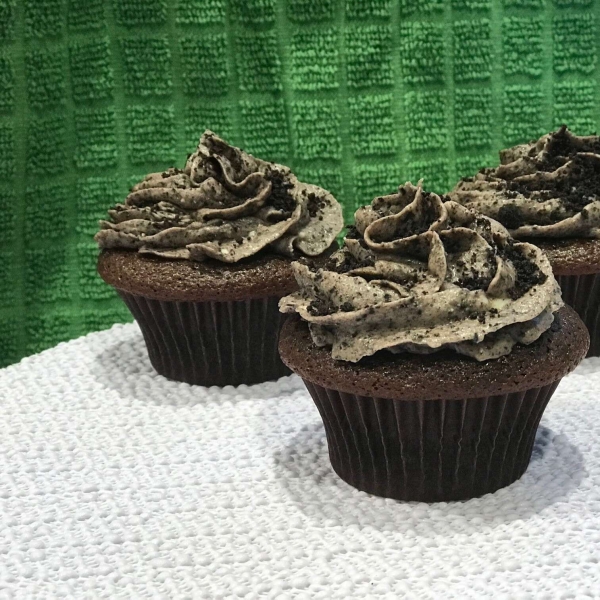 Chocolate Cupcakes with Cream Cheese-Oreo®-Buttercream Frosting