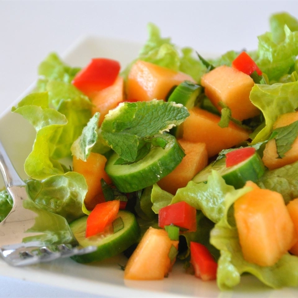 Spinach Cantaloupe Salad with Mint