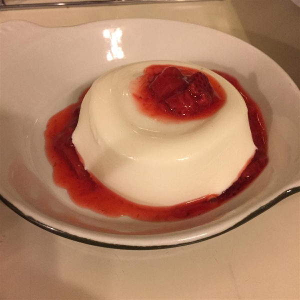 Panna Cotta With Fresh Strawberry Sauce