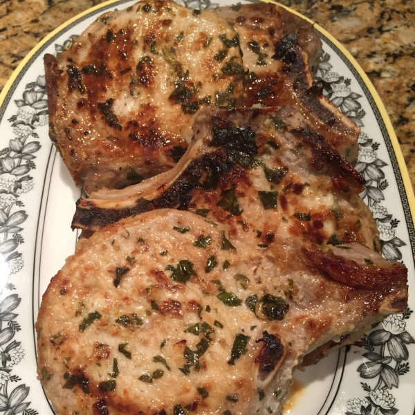 Basil-Garlic Grilled Pork Chops