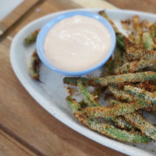 Green Bean Fries with Spicy Mayo