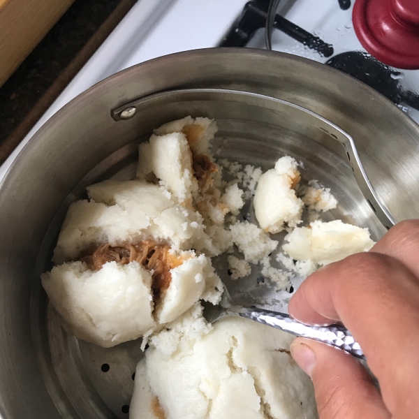 Siopao (Filipino Steamed Dumplings)