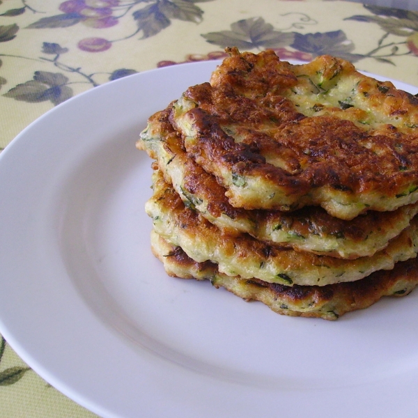 Kolokithokeftedes (Greek Zucchini Fritters)