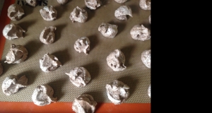 Schokoladenmakronen (Gluten-Free Christmas Chocolate Meringues)