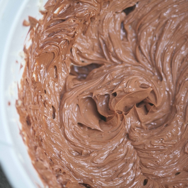 Fluffy Chocolate Buttercream Frosting