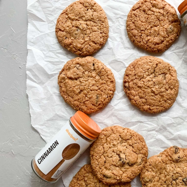 Thin and Crispy Oatmeal Raisin Cookies