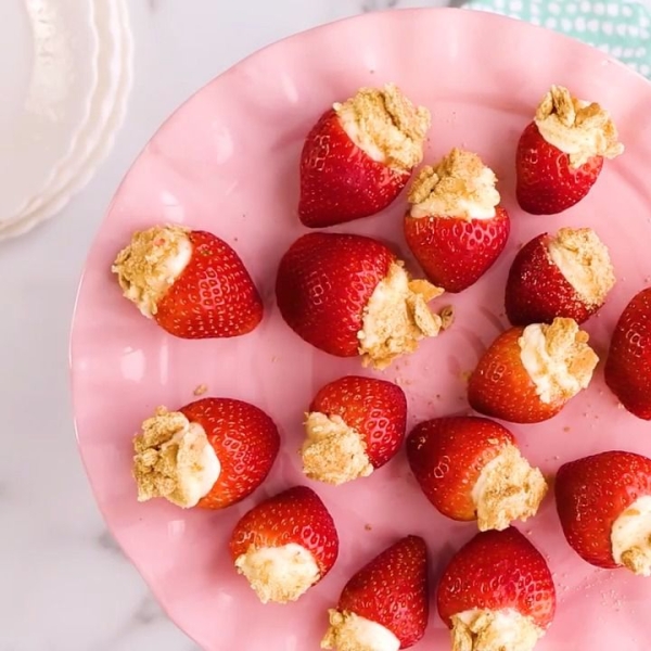 Cheesecake-Stuffed Strawberries