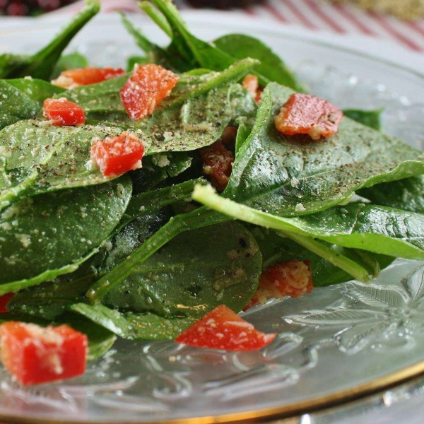 Super Easy Spinach and Red Pepper Salad