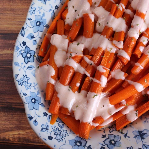 Roasted Carrots with Honey Sriracha Sauce