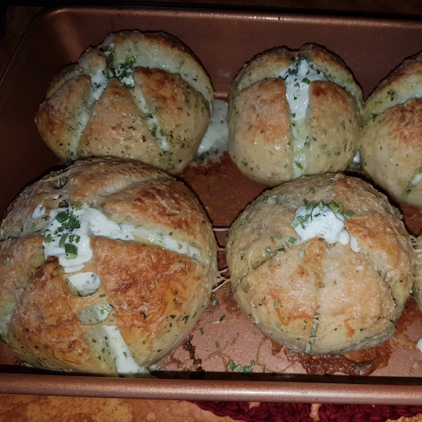 Korean-Style Cream Cheese Garlic Bread