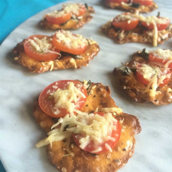 Tomato, Cheese and Basil Pretzel Crisps® Bites