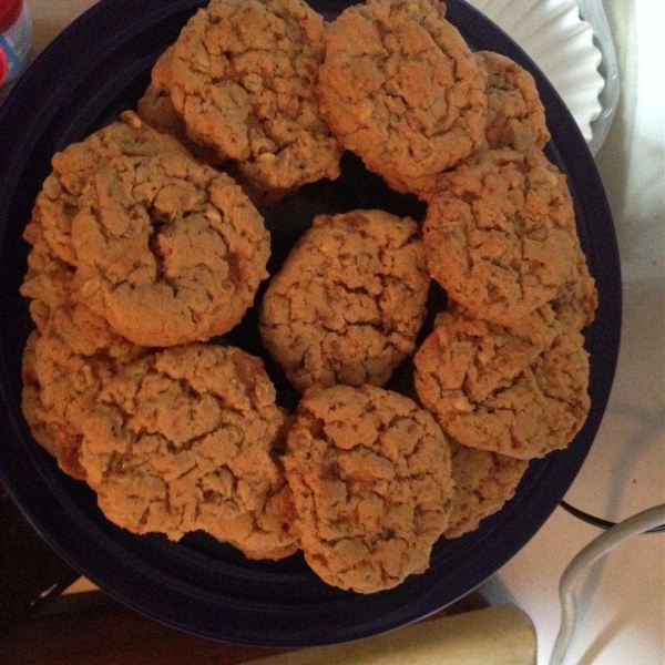 Kathy's Peanut Butterfinger® Oatmeal Cookies