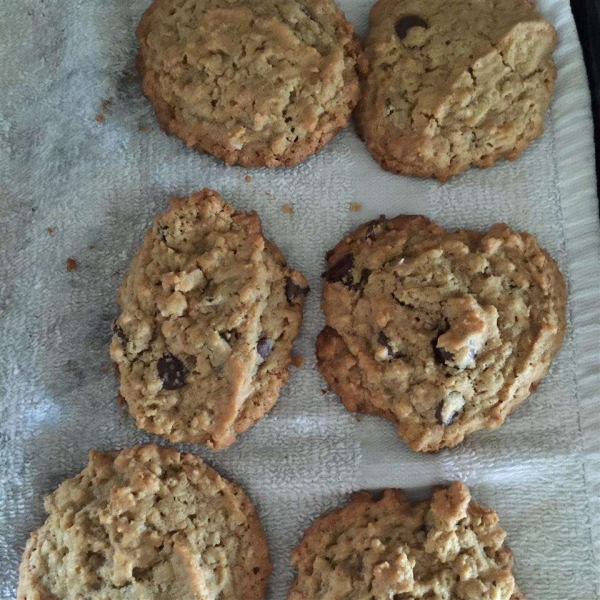 Kathy's Peanut Butterfinger® Oatmeal Cookies