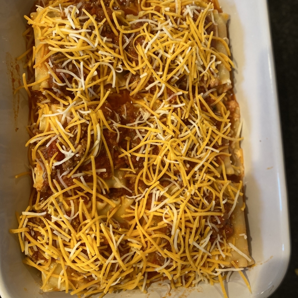 Beefy Lasagna Roll-Ups