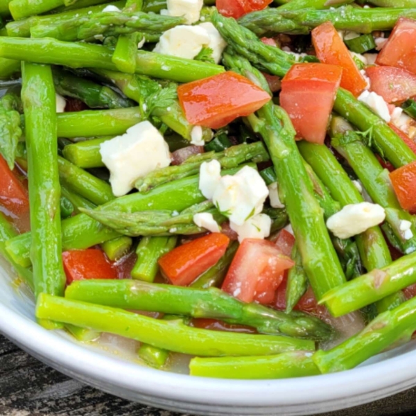 Fresh Asparagus, Tomato, and Feta Salad