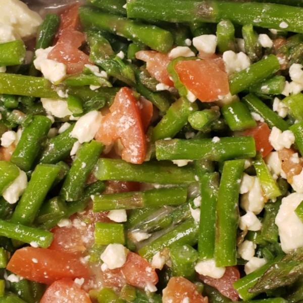 Fresh Asparagus, Tomato, and Feta Salad