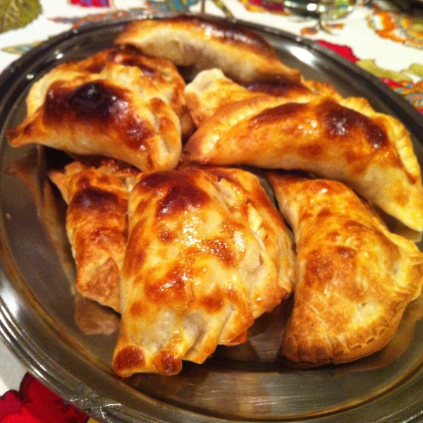 Empanadas de Tomate, Queso, y Albahaca (Tomato, Basil, and Mozzarella Empanadas)