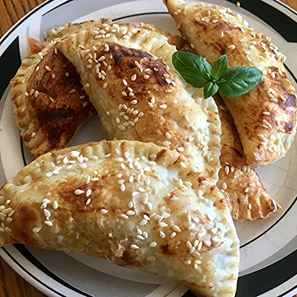 Empanadas de Tomate, Queso, y Albahaca (Tomato, Basil, and Mozzarella Empanadas)