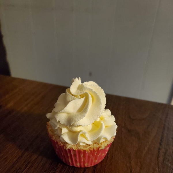 Peaches and Cream Cupcakes